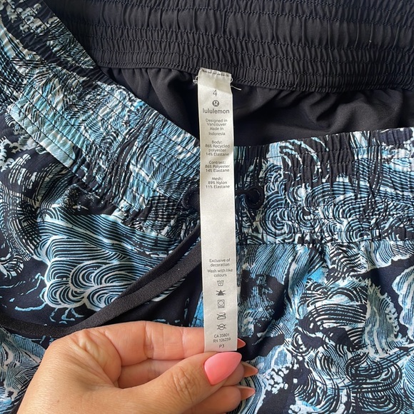 Lululemon Spring Break Away Short Size 4 women’s - Picture 3 of 5